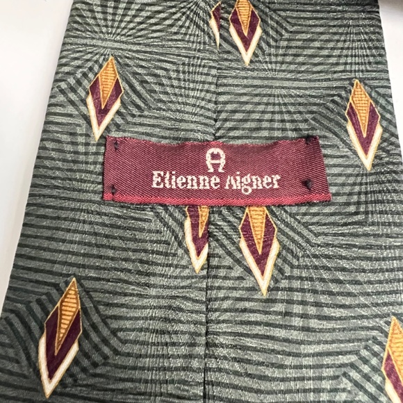 tie - Picture 3 of 5